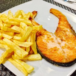 Platina Café - Salmon with Fries