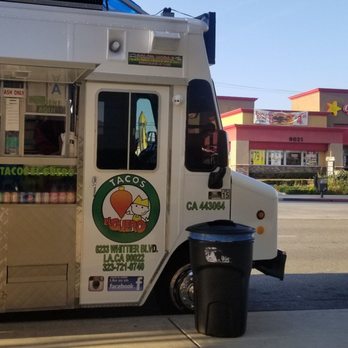 Tacos El Güero - a woman ordering food from a food truck - Food Trucks Near Me - Los Angeles, California Tacos El Güero - a woman ordering food from a food truck - Food Trucks Near Me - Los Angeles, California