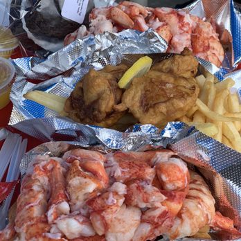 Red's Eats - Red's famous piled high lobster rolls and scallops - Seafood Near Me - Wiscasset, Maine Red's Eats - Red's famous piled high lobster rolls and scallops - Seafood Near Me - Wiscasset, Maine