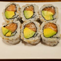 Salmon avacado roll
