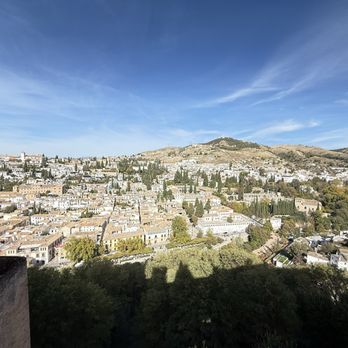 La Alhambra y El Generalife - Landmarks & Historical Buildings Near Me - Granada, GR La Alhambra y El Generalife - Landmarks & Historical Buildings Near Me - Granada, GR