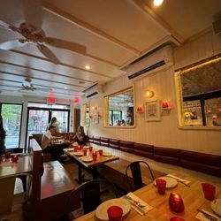 Arthur & Sons NY Italian - Inside
