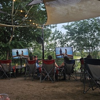 Dainty Dillo - Outdoor patio - Beer Bar Near Me - Austin, Texas Dainty Dillo - Outdoor patio - Beer Bar Near Me - Austin, Texas