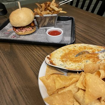 Roosevelts - BBQ Chicken Sandwich & Spinach & Artichoke Dip - American Near Me - Jackson, Wyoming Roosevelts - BBQ Chicken Sandwich & Spinach & Artichoke Dip - American Near Me - Jackson, Wyoming