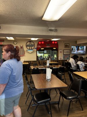 Smokey Pig Bar-B-Q by null