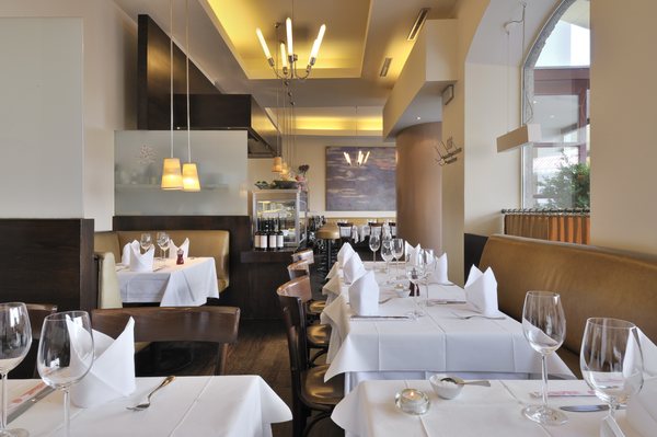 LOIS STERN Restaurant Kitzbühel by null