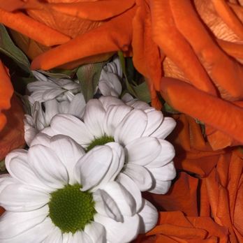 Dalias Floral - Orange roses white filler flowers - Florists Near Me - Mesa, Arizona Dalias Floral - Orange roses white filler flowers - Florists Near Me - Mesa, Arizona