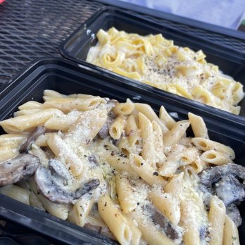 ARTIPASTA - Tagliatelle (egg pasta) With Creamy Sauce of Ham & Sweet Green Peas - Italian Near Me - Austin, Texas