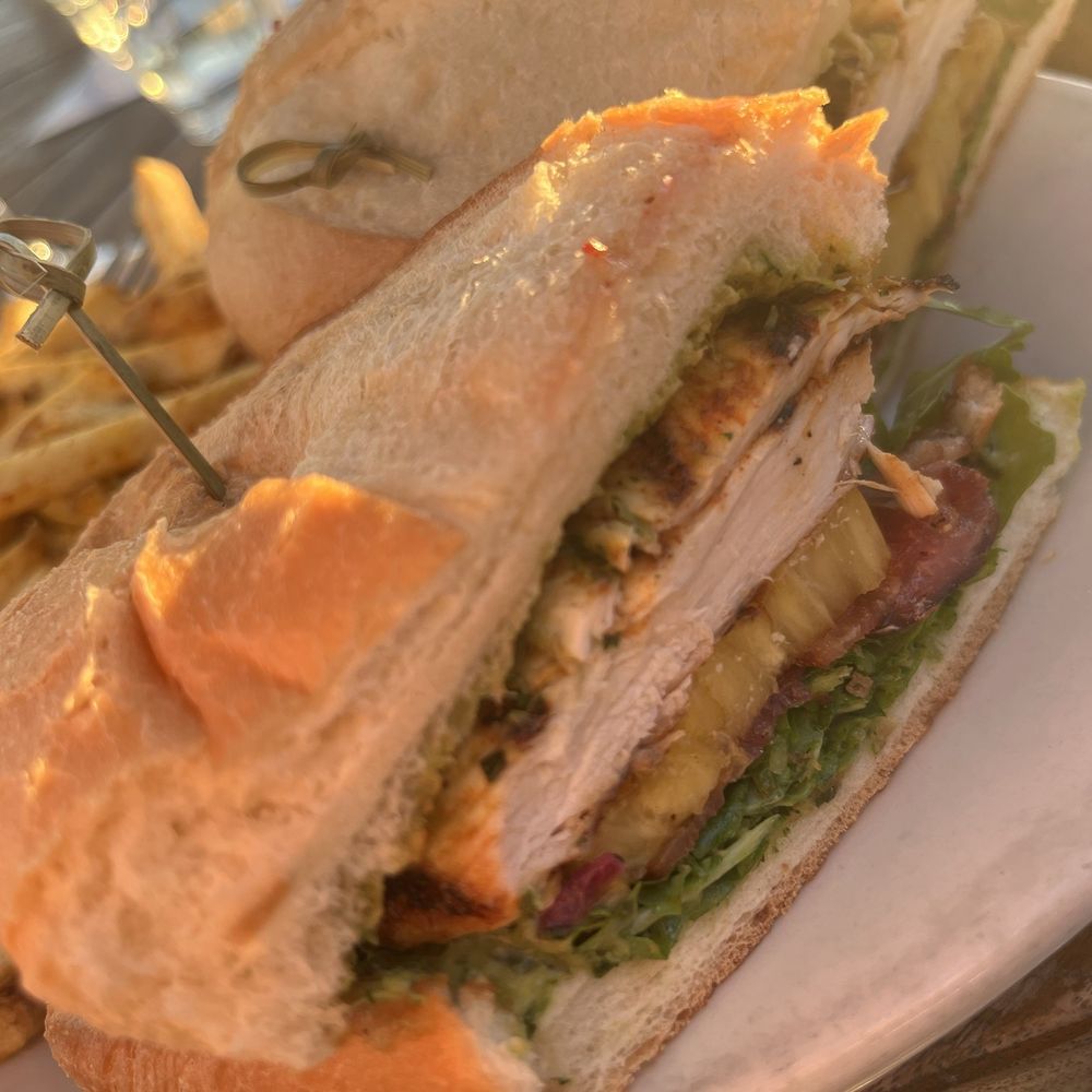 Azotea - Chicken sandwich with pineapple - Wine Bars Near Me - Livermore, California Azotea - Chicken sandwich with pineapple - Wine Bars Near Me - Livermore, California