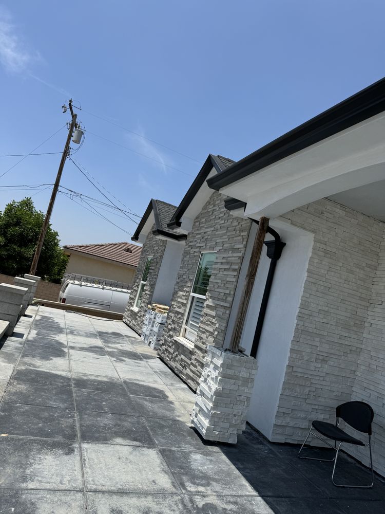 Slide of Jayrods Seamless Gutters