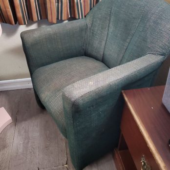 Budget Inn - There are two of these filthy chairs. - Hotels Near Me - Barstow, California Budget Inn - There are two of these filthy chairs. - Hotels Near Me - Barstow, California