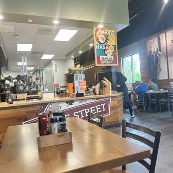 Maple Street Biscuit Company- Short Pump - Seating area - Breakfast & Brunch Near Me - Richmond, Virginia Maple Street Biscuit Company- Short Pump - Seating area - Breakfast & Brunch Near Me - Richmond, Virginia