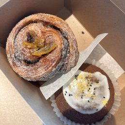 Earl Grey croissant Roll & Sesame Mochi Earl Grey croissant Roll & Sesame Mochi