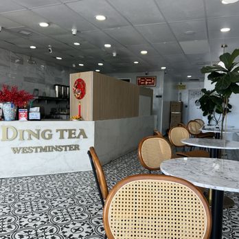 Ding Tea Westminster - the interior of the restaurant - Bubble Tea Near Me - Westminster, California