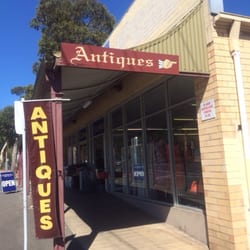Old Furniture Workshop - Sign on street. Follow down the driveway
