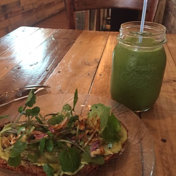 The Juice House - Avocado toast - Juice Bars & Smoothies Near Me - Barcelona, B