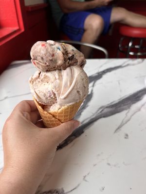 Mimi's Ice Cream & Coffee Shoppe by null