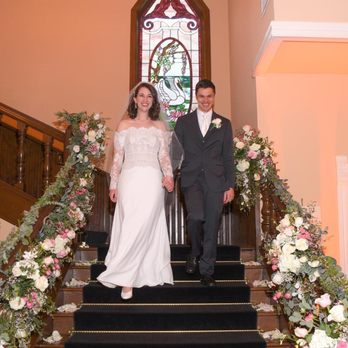 Fallbrook Florist - Staircase photos - Florists Near Me - Fallbrook, California