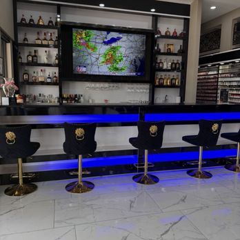 Signature Nail - Bar area - Nail Salons Near Me - New Braunfels, Texas Signature Nail - Bar area - Nail Salons Near Me - New Braunfels, Texas