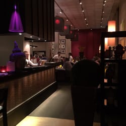 Chi Restaurant & Bar - Ser inn i restauranten fra inngangspartiet. Travel lørdagskveld!