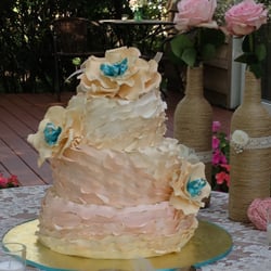 Elegant wedding cake