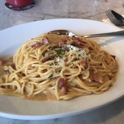 La Osteria - Spaghetti a la Carbonara. True and traditional sauce.