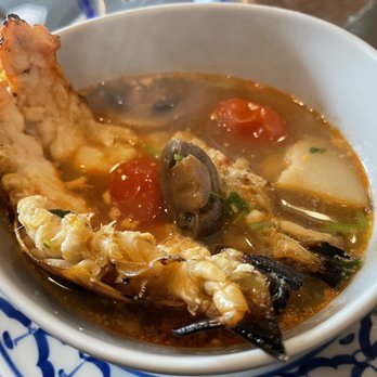 Pineapple Thai - Looks good, but beware of the white toot veggie and the black soot from the shrimp shells - Thai Near Me - Cupertino, California