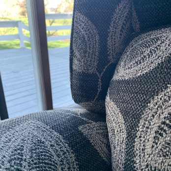 La-Z-Boy - Right arm rest fits with the back. - Furniture Stores Near Me - Davenport, Iowa La-Z-Boy - Right arm rest fits with the back. - Furniture Stores Near Me - Davenport, Iowa