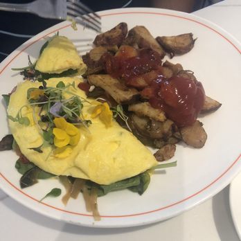 Cafe 44 - Omelette and hash - American Near Me - Alexandria, Virginia Cafe 44 - Omelette and hash - American Near Me - Alexandria, Virginia