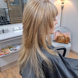 Brooke Dunning Hair - Modern shag haircut with gold highlights