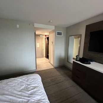 Ventura Beach Marriott - Main traffic area of room - Hotels Near Me - Ventura, California Ventura Beach Marriott - Main traffic area of room - Hotels Near Me - Ventura, California