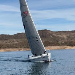 Tiller and Kites - Andrews 26 - the most advanced school boat on Lake Pleasant