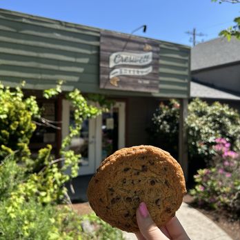 Creswell Bakery - Cookie in front of storefront #artsyqueen - Breakfast & Brunch Near Me - Creswell, Oregon