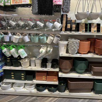 Oomomo - Gardening section - Discount Store Near Me - Markham, Ontario