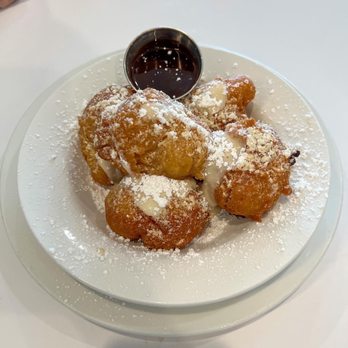 Staks Pancake Kitchen - Memphis - Pancake Beignets - American Near Me - Memphis, Tennessee Staks Pancake Kitchen - Memphis - Pancake Beignets - American Near Me - Memphis, Tennessee