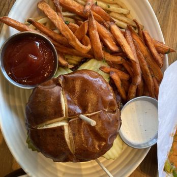 Simmzy's - Billionaire Burger 1/2 and 1/2 hard fries - Gastropubs Near Me - Long Beach, California