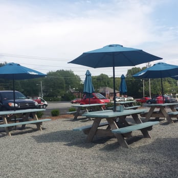 Tommy's Clam Shack - Outdoor seating only - Seafood Near Me - Warwick, Rhode Island