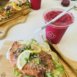 Smoked Salmon Toast and Gingerberry smoothie Smoked Salmon Toast and Gingerberry smoothie