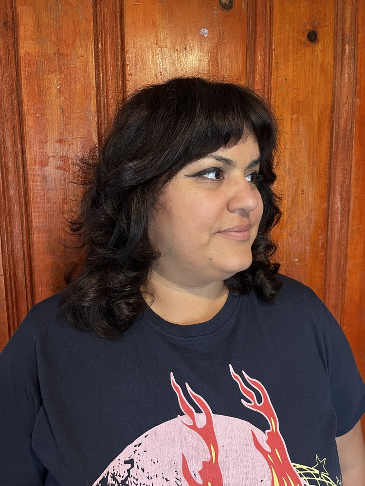 Noemi Does Hair Logo
