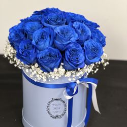 Maya Studio Florist - Amazing blue box
