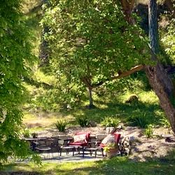 Madrona Suite Eastsound - Gorgeous outdoor seating and dining areas