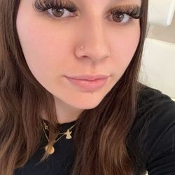 Chic Lash Bar - Mega Russian Volumes done by a Student