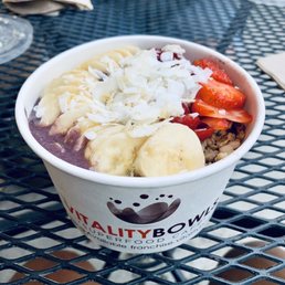 Tropical Açaí Bowl (medium) Tropical Açaí Bowl (medium)