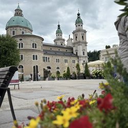 Mozart Denkmal - The plaza