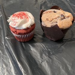 Sweet Love Pastry - Red Velvet and Blueberry Muffin