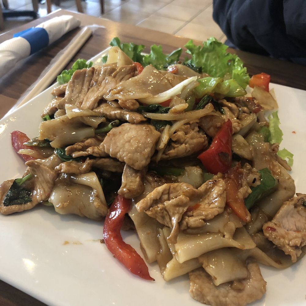Thunwa Thai Cuisine - Pad Kee Mao w/ pork - Thai Near Me - Front Royal, Virginia Thunwa Thai Cuisine - Pad Kee Mao w/ pork - Thai Near Me - Front Royal, Virginia