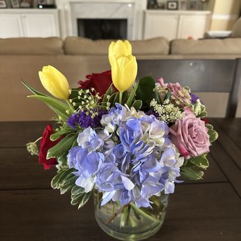 Kennesaw Mountain Flowers - Modern Mix Bouquet - Florists Near Me