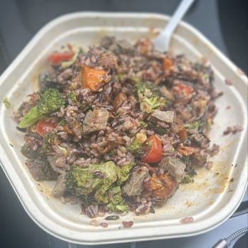 sweetgreen - Healthy Salads, Wraps, and Bowls - Garlic steak with broccoli, sweet potatoes, wild rice, baby tomatoes, and crispy onions - Salad Near Me - Sacramento, California