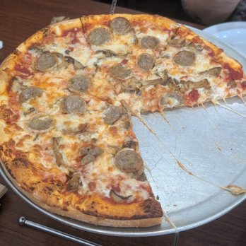 Brooklyn Pizzeria - Mushroom and Italian sausage 12" pizza - Pizza Near Me - Atascocita, Texas Brooklyn Pizzeria - Mushroom and Italian sausage 12" pizza - Pizza Near Me - Atascocita, Texas
