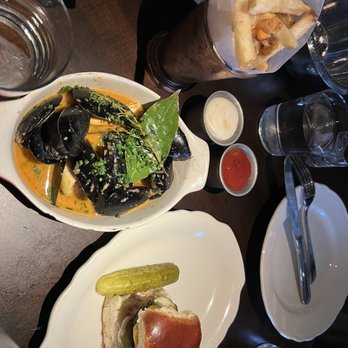 Gilt Bar - They did give free homemade fries on the side with the slider :) - New American Near Me - Chicago, Illinois